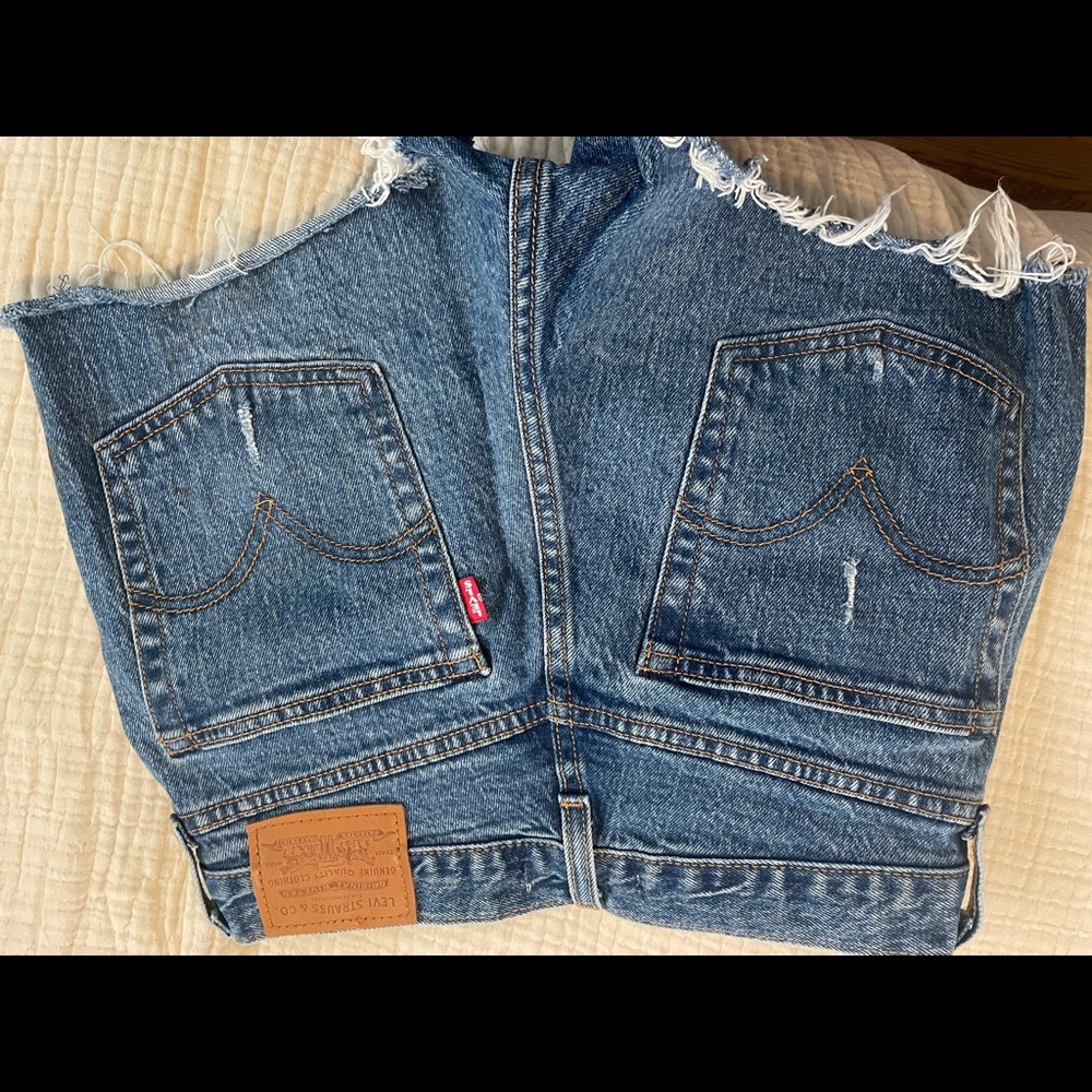 Levi wedgie shirt size 25